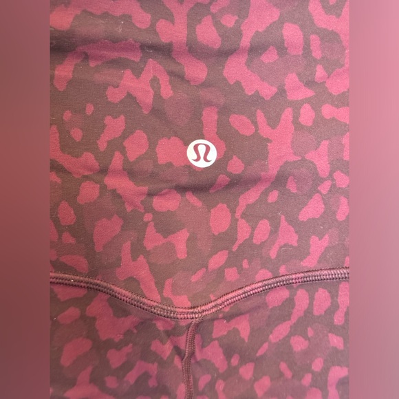 Lululemon Leggings sz 10 capri maroon animal print GUC - Picture 3 of 5